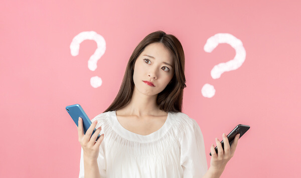 パパ活について調べる20代女性
