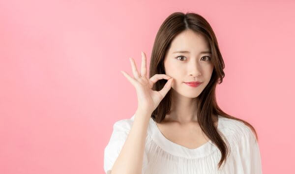 良い口コミを話す女性