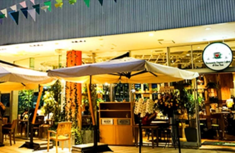 Urth-Caffé-横浜ベイクォーター店