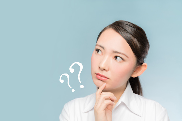 パパ活の疑問について悩む50代女性